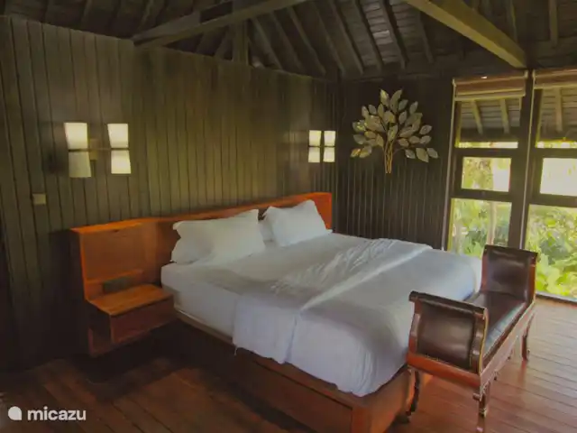 Villa Belvedere Bali en Indonesia, Bali, Lokapaksa - villa Dormitorio nuevo (2023) en el segundo piso sobre el garaje