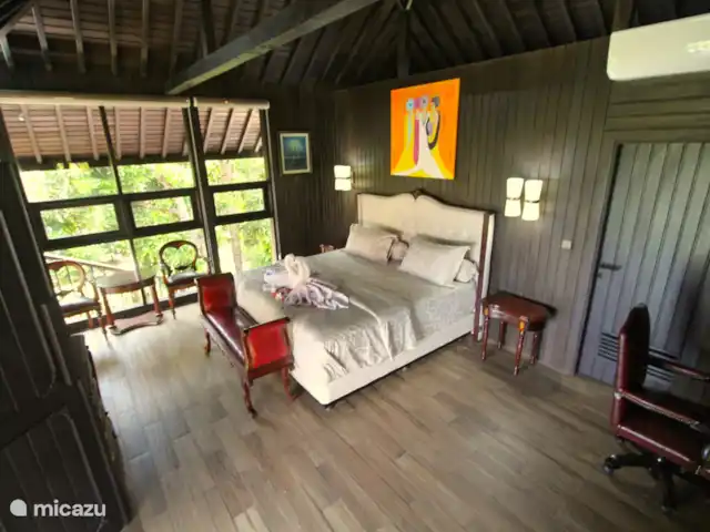 Villa Belvedere Bali en Indonesia, Bali, Lokapaksa - villa Dormitorio nuevo (2023) en el segundo piso sobre las dependencias del personal