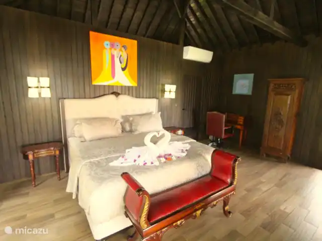 Villa Belvedere Bali en Indonesia, Bali, Lokapaksa - villa Dormitorio nuevo (2023) en el segundo piso sobre las dependencias del personal