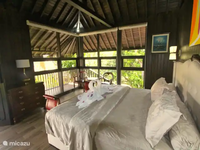 Villa Belvedere Bali en Indonesia, Bali, Lokapaksa - villa Dormitorio nuevo (2023) en el segundo piso sobre las dependencias del personal