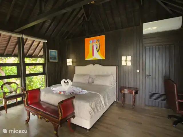 Villa Belvedere Bali en Indonesia, Bali, Lokapaksa - villa Dormitorio nuevo (2023) en el segundo piso sobre las dependencias del personal