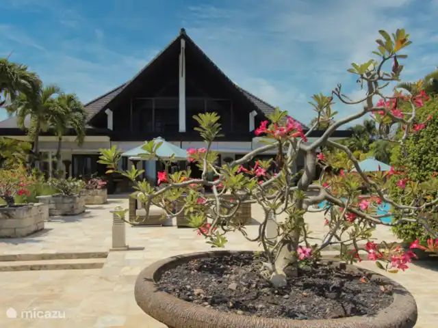 Villa Belvedere Bali en Indonesia, Bali, Lokapaksa - villa hermoso jardín