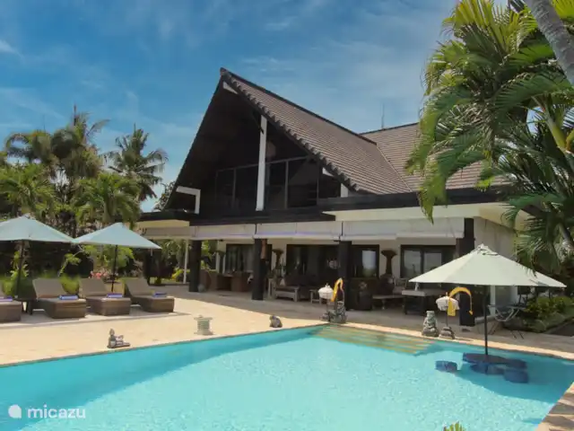 Villa Belvedere Bali en Indonesia, Bali, Lokapaksa - villa piscina y cubierta de piscina