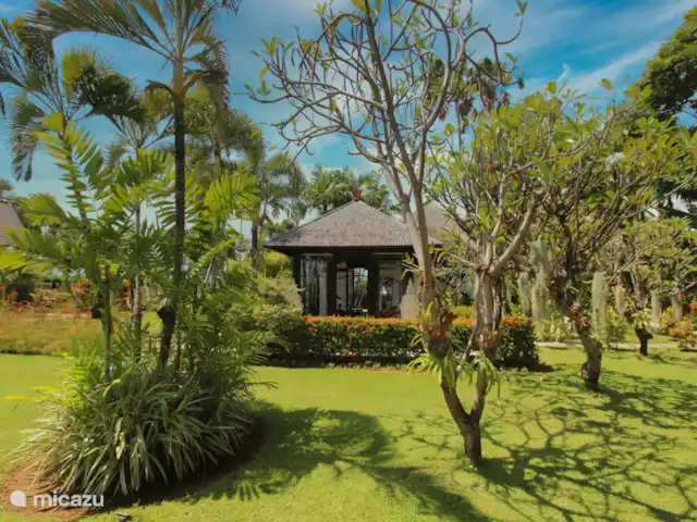 Villa Belvedere Bali en Indonesia, Bali, Lokapaksa - villa hermoso jardín con una pequeña sala de fitness