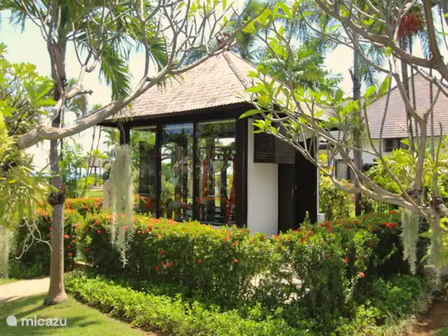 Villa Belvedere Bali en Indonesia, Bali, Lokapaksa - villa hermoso jardín con una pequeña sala de fitness