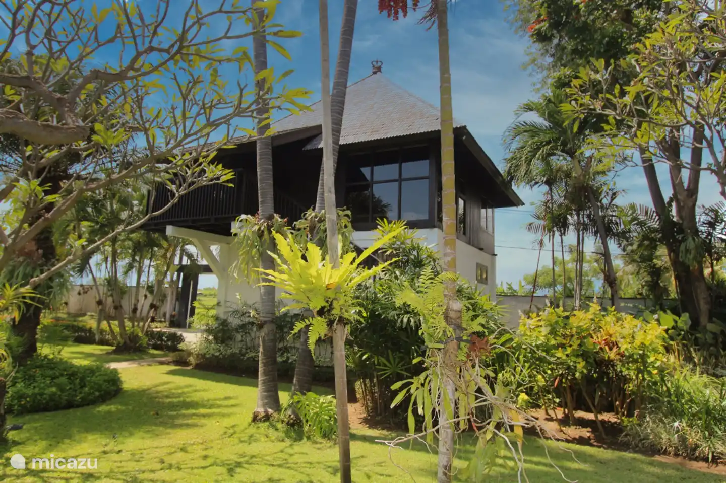 Schlafzimmer über der Garage, mit Balkon und eigenem Bad