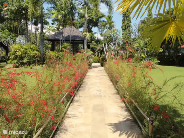 Villa Belvedere Bali en Indonesia, Bali, Lokapaksa - villa hermoso jardín