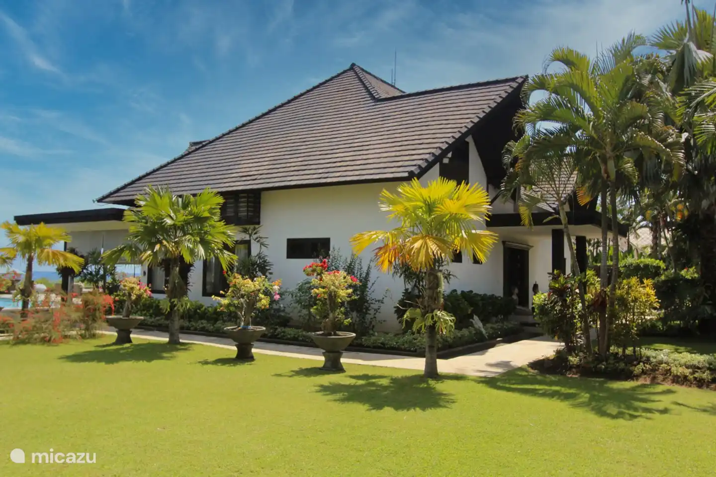 wunderschön angelegter Garten