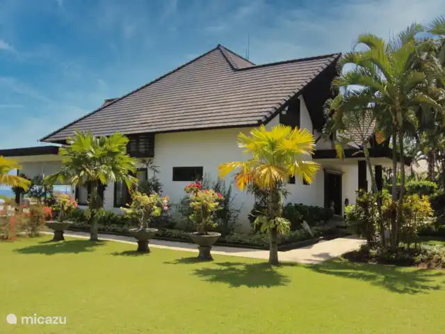 Villa Belvedere Bali en Indonesia, Bali, Lokapaksa - villa hermoso jardín