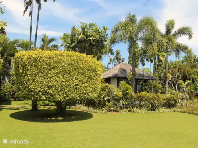 Villa Belvedere Bali en Indonesia, Bali, Lokapaksa - villa hermoso jardín