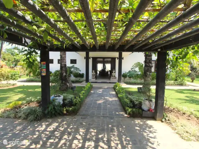 Villa Belvedere Bali en Indonesia, Bali, Lokapaksa - villa entrada de la villa