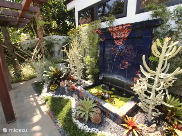 Villa Belvedere Bali en Indonesia, Bali, Lokapaksa - villa Jardín en Villa Belvedere, en 2022 se han agregado muchas orquídeas y el jardín se ha renovado un poco