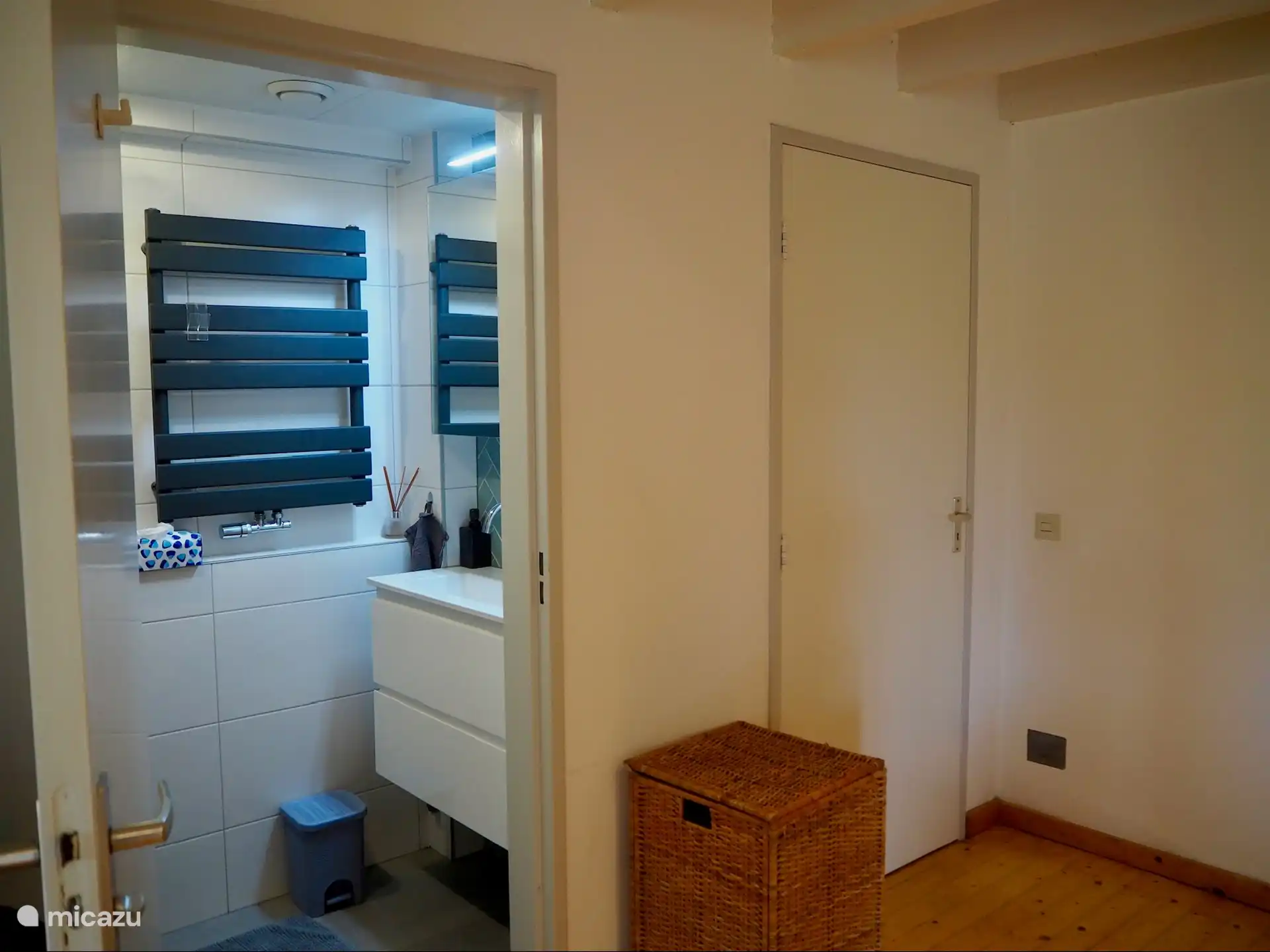 Duschraum vom Schlafzimmer