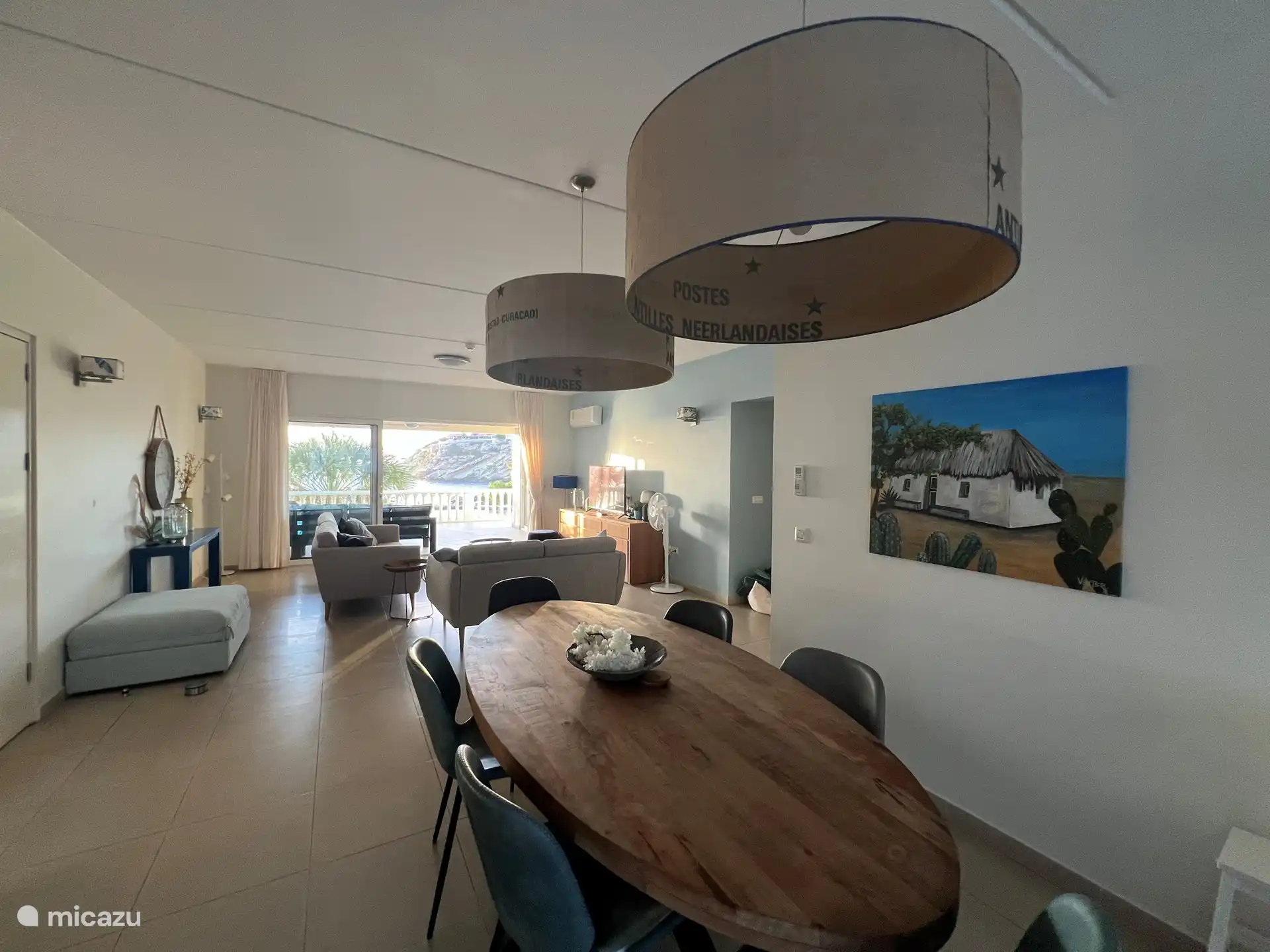 Salle à manger et cuisine