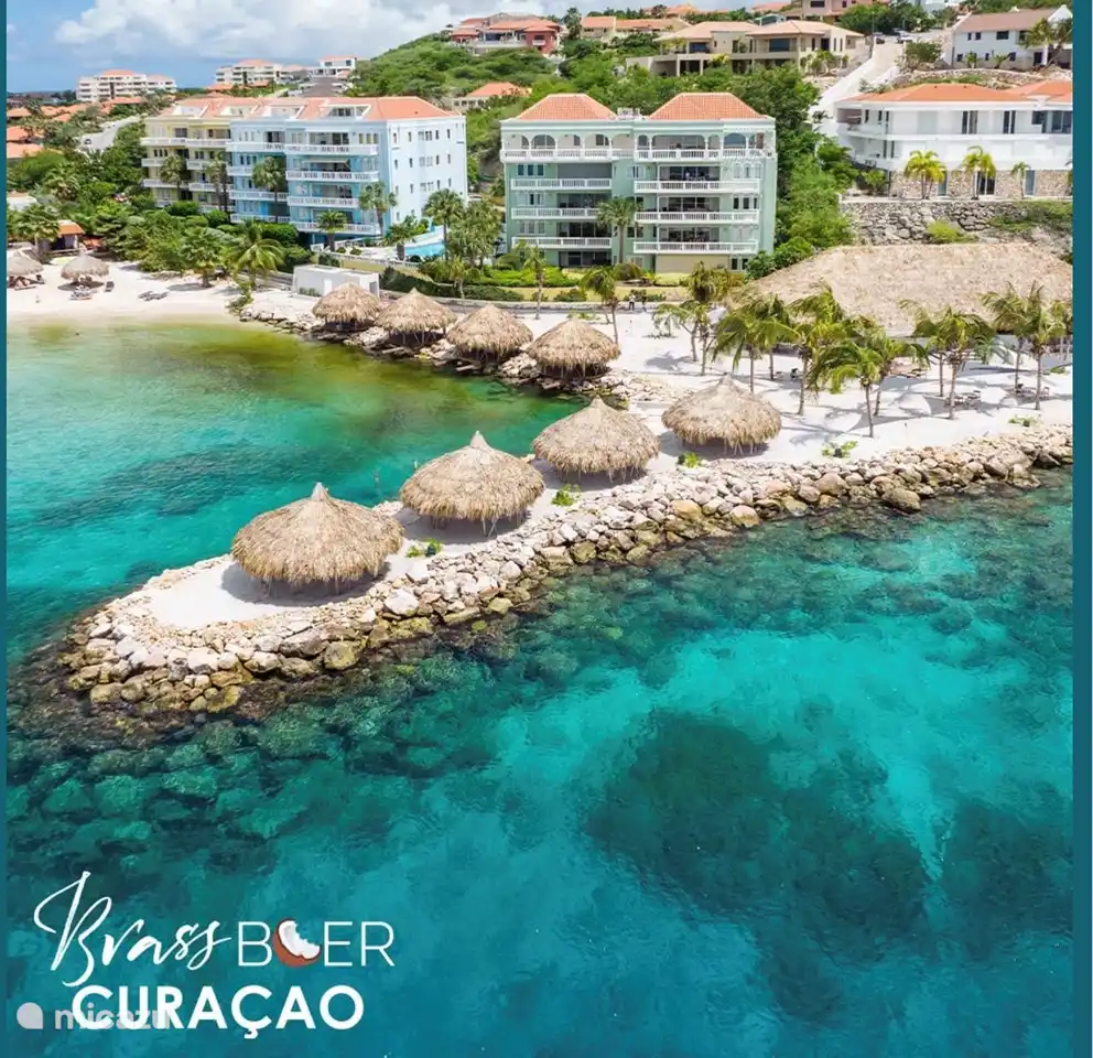 L’appartement est situé à côté du restaurant et du club de plage Brass Boer de Jonnie et Thérèse Boer (Librije)