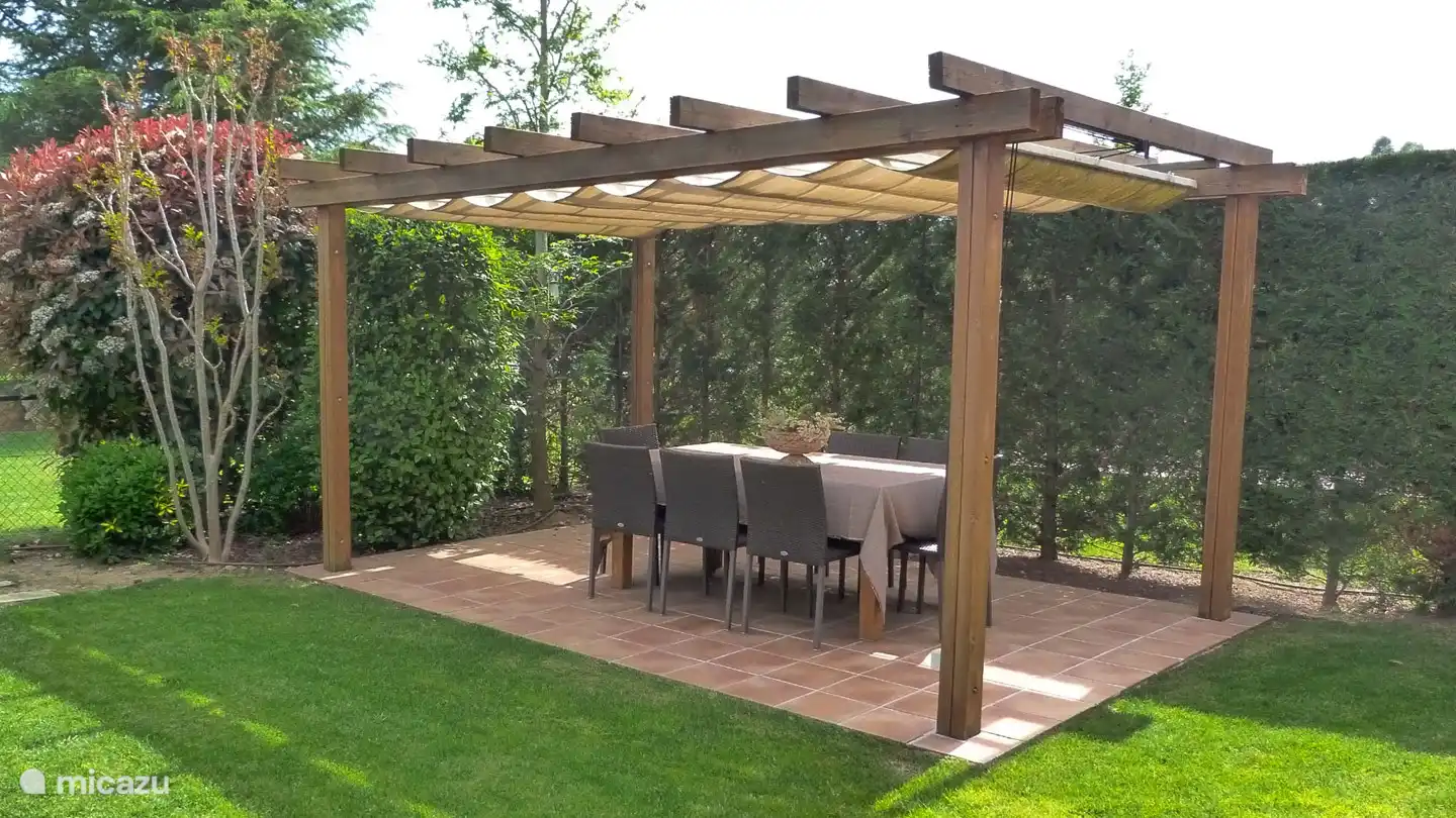 Gemütliche Pergola