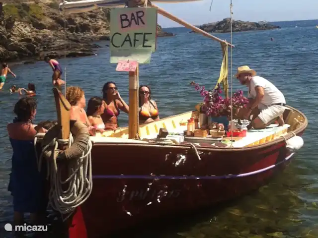 Villa Brenda Torre Mirona Resort en España, Costa Brava, Navata - villa bar-cafetería para comer y beber algo rico