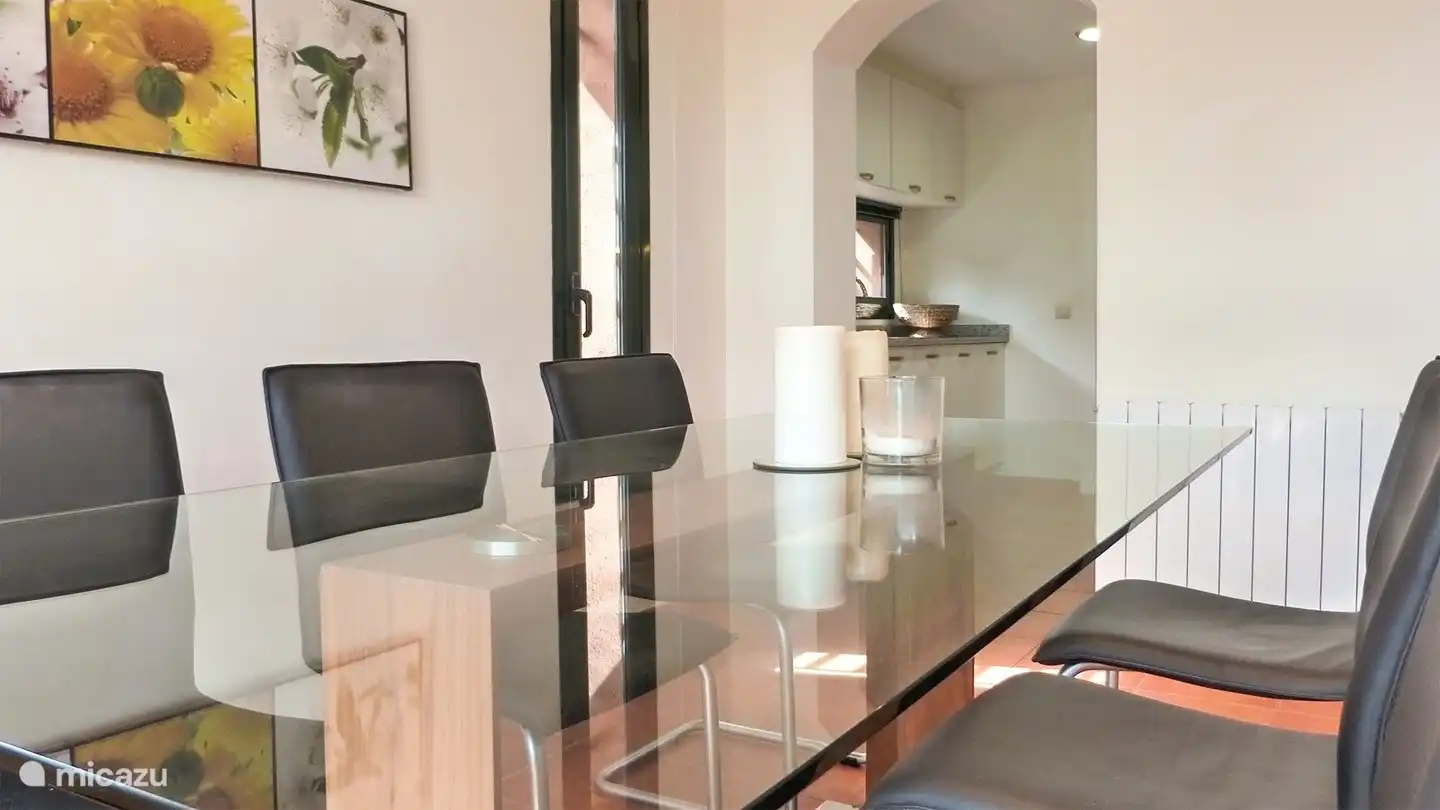 Esstisch neben der Küche