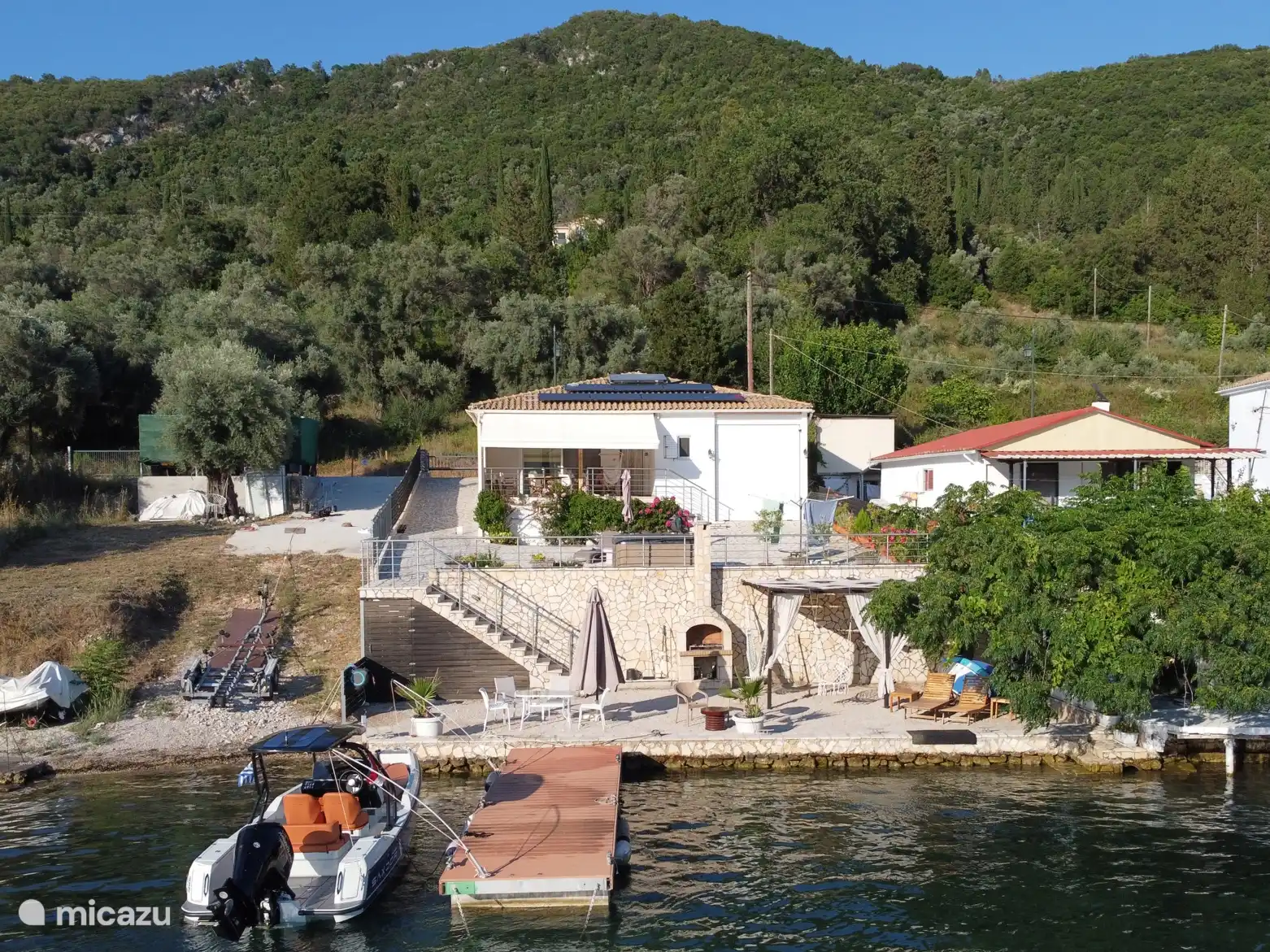 Rent Villa Chelona directly on the sea in Nydri at Micazu