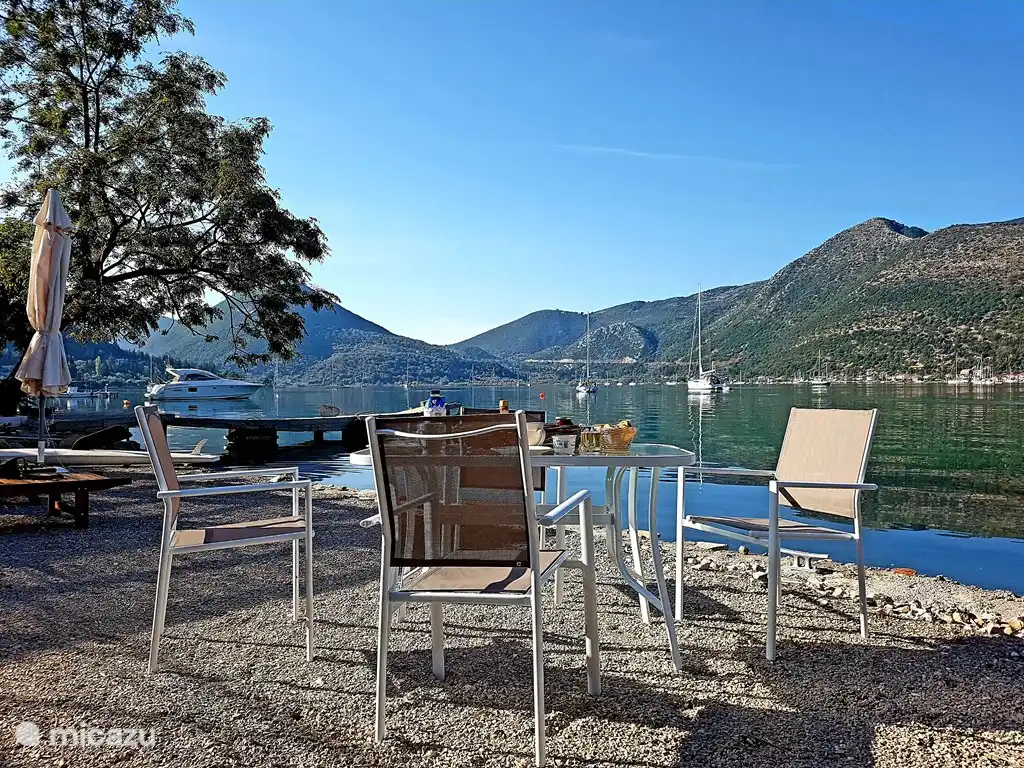 Ontbijt bij de waterkant