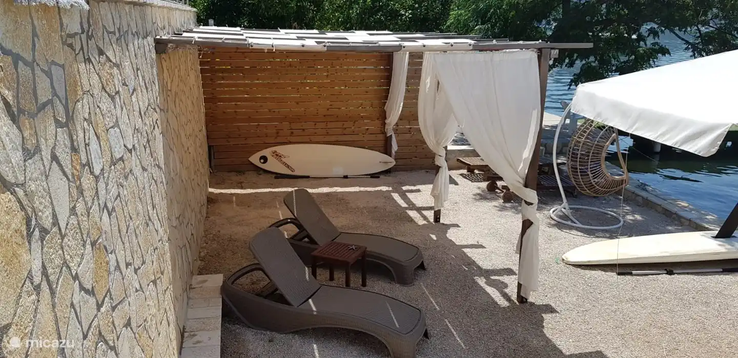 Prive strand voor het huis