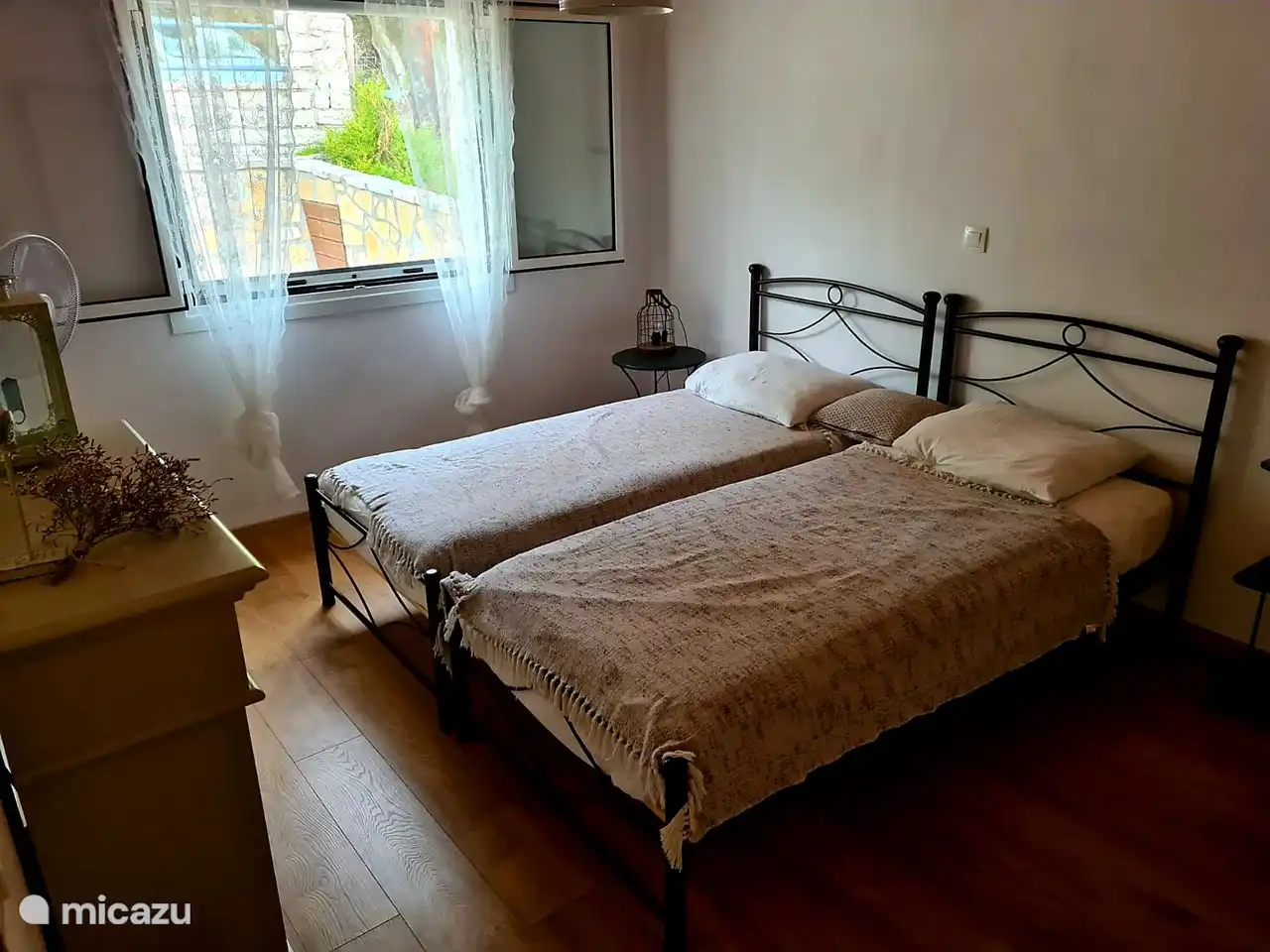 2e slaapkamer met 2 eenpersoonsbedden