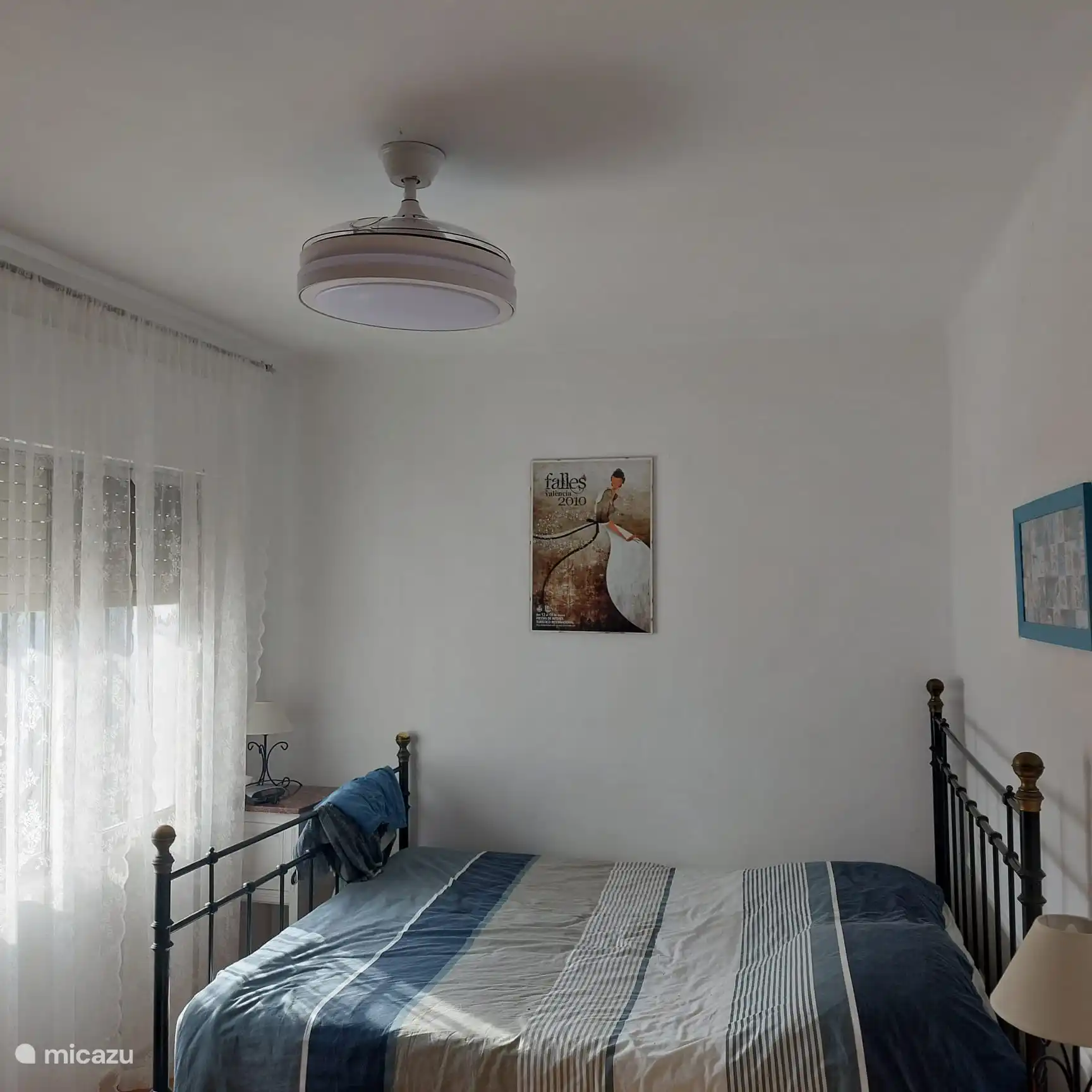 Dormitorio 1 con cama doble, closet y tocador