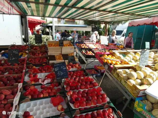Normandie tricolore, 3 gîtes | France, Orne, Ménil-Vin - maison de vacances Marché du samedi matin à Falaise