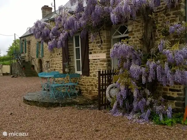 Normandie tricolore, 3 gîtes | France, Orne, Ménil-Vin - maison de vacances Gite Bleu à l'avant, la Ferme Blanche à l'arrière