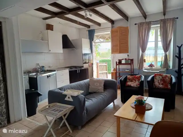 Normandie tricolore, 3 gîtes | France, Orne, Ménil-Vin - maison de vacances Séjour et cuisine Gite Bleu