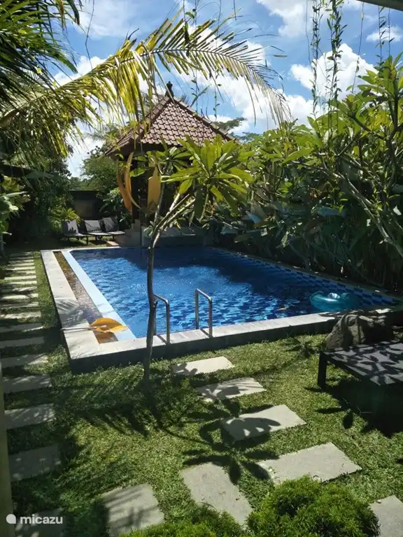 Schöner großer Garten mit privatem Pool