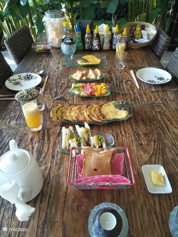 sehr umfangreiches Frühstück