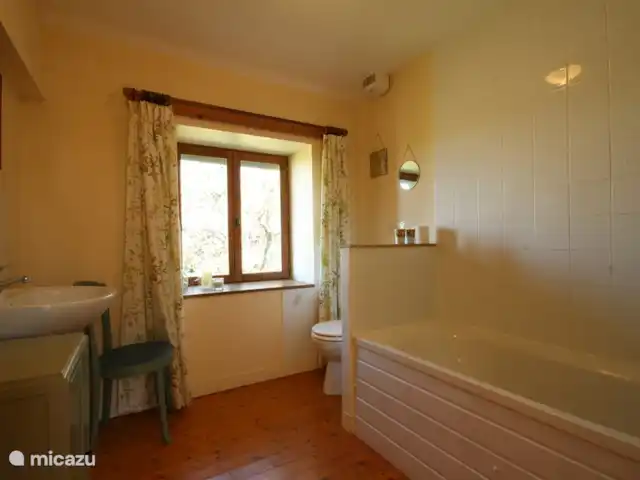 Gîte Les Moutons | France, Orne, Rouperroux - appartement Salle de bain avec baignoire et douche