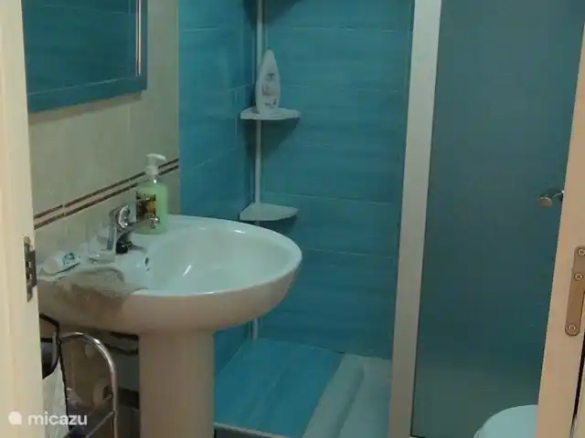 Location de Vacances Espagne, Costa Blanca, Torrevieja, maison mitoyenne - Altos de la Bahia Salle de bain avec douche à l'italienne et WC