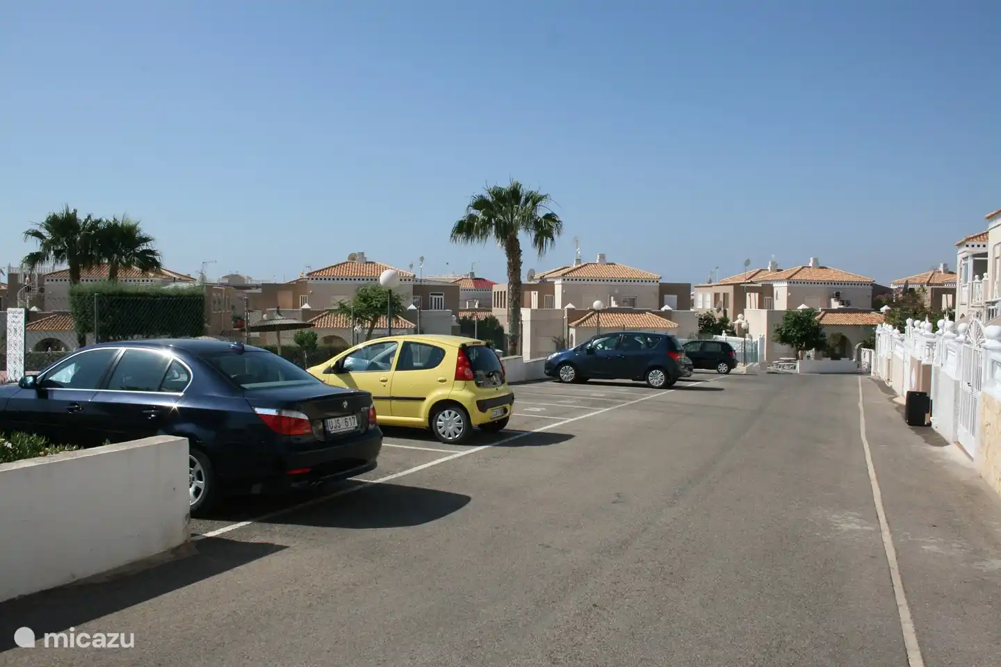 Place de parking privée dans le domaine