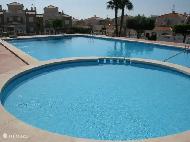 Location de Vacances Espagne, Costa Blanca, Torrevieja, maison mitoyenne - Altos de la Bahia Piscine commune avec bassin pour enfants