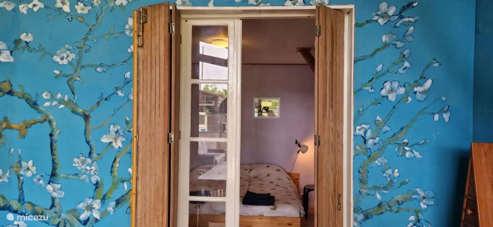 Schlafzimmer neben der überdachten Terrasse