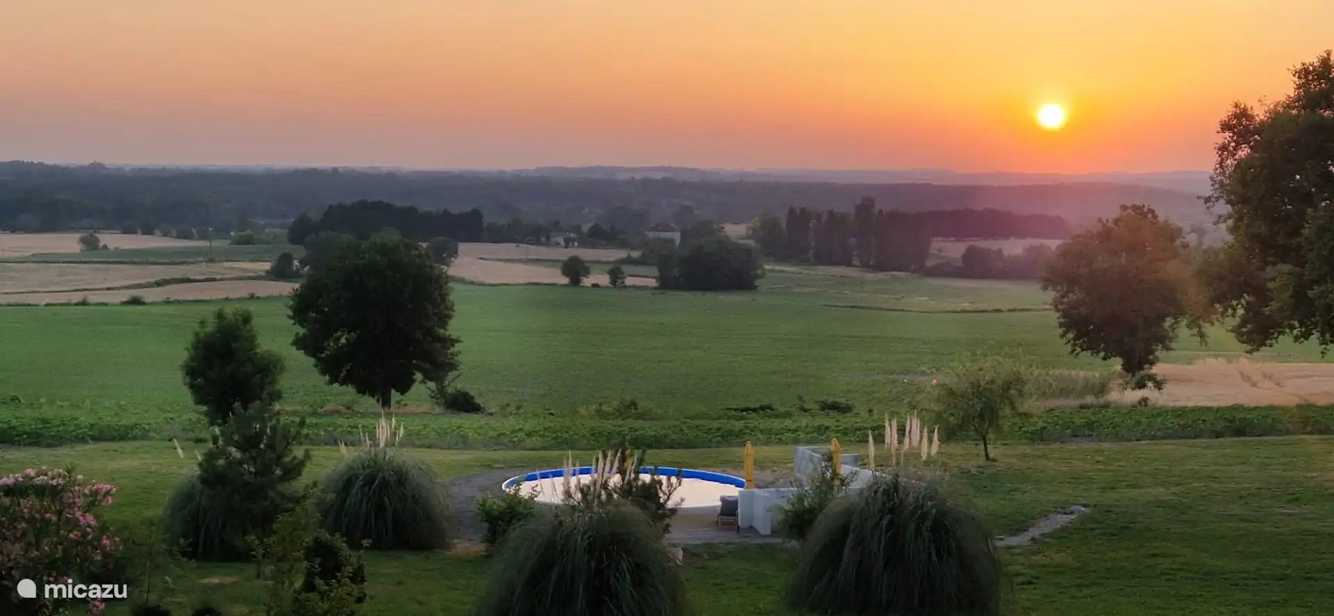 Die untergehende Sonne von der Gîte Gauguin aus 