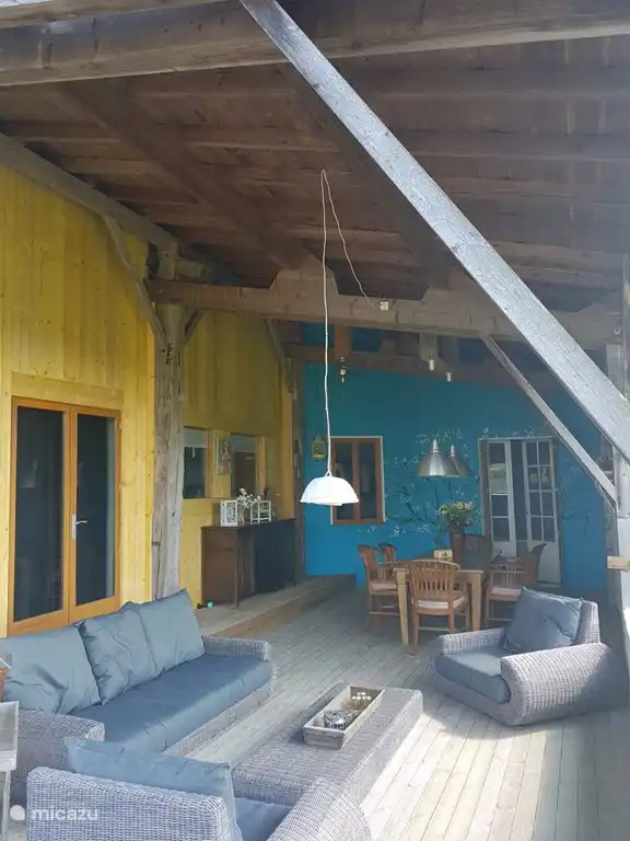 überdachte Terrasse