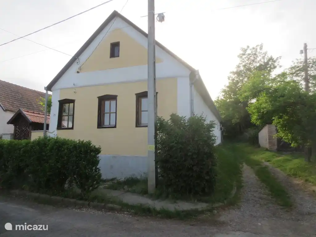 Rent The Hungarian Cottage in Mohács, Baranya. Micazu