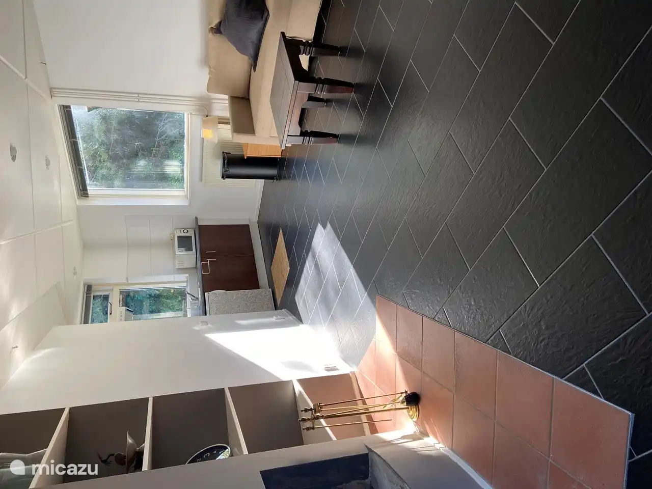 2nd Living room (photo 2v2) with fireplace and Kitchenette