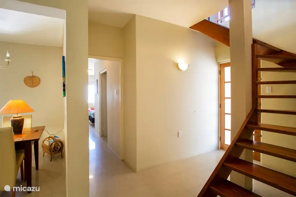 escaleras al piso superior