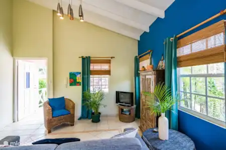 Vakantiehuis Curaçao, Banda Ariba (oost), Jan Thiel vakantiehuis Verborgen parel Jan Thiel Woonkamer met open keuken