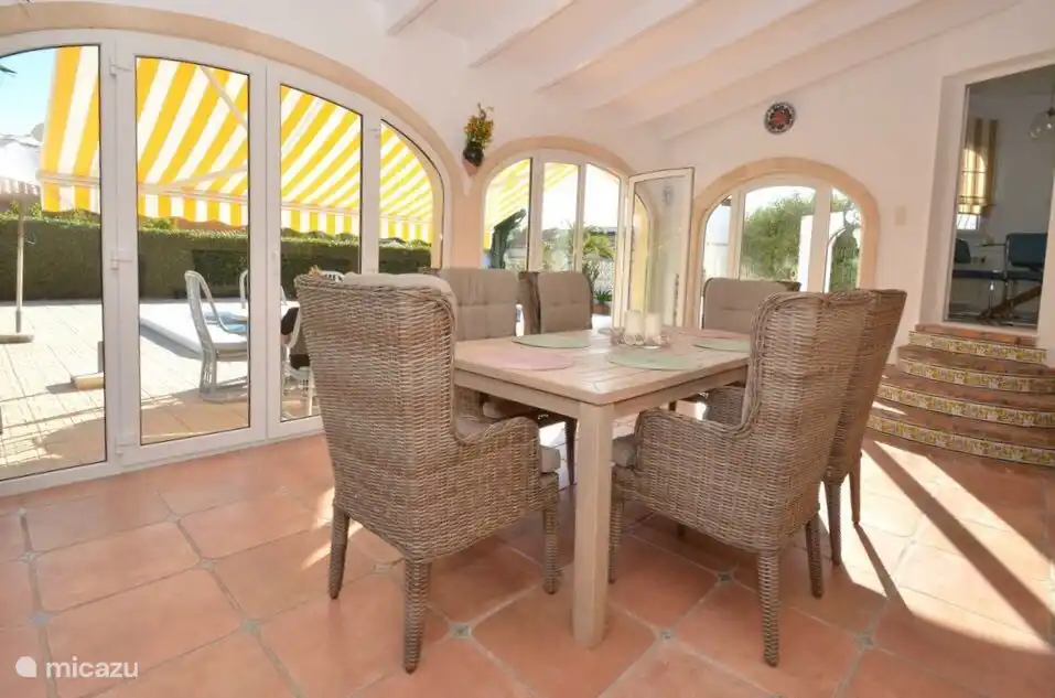 GRAN jardín de invierno con piscina terraza