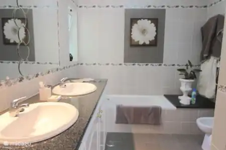 Vakantiehuis Portugal, Algarve, Lagos villa Villa Montinhos da Luz badkamer