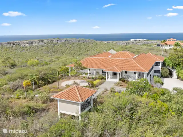 Villa Gran Vista | Curaçao, Banda Abou (ouest), Coral Estate, Rif St.Marie - villa Autour des porches et de la terrasse, vous regardez de tous côtés la mer bleu azur.