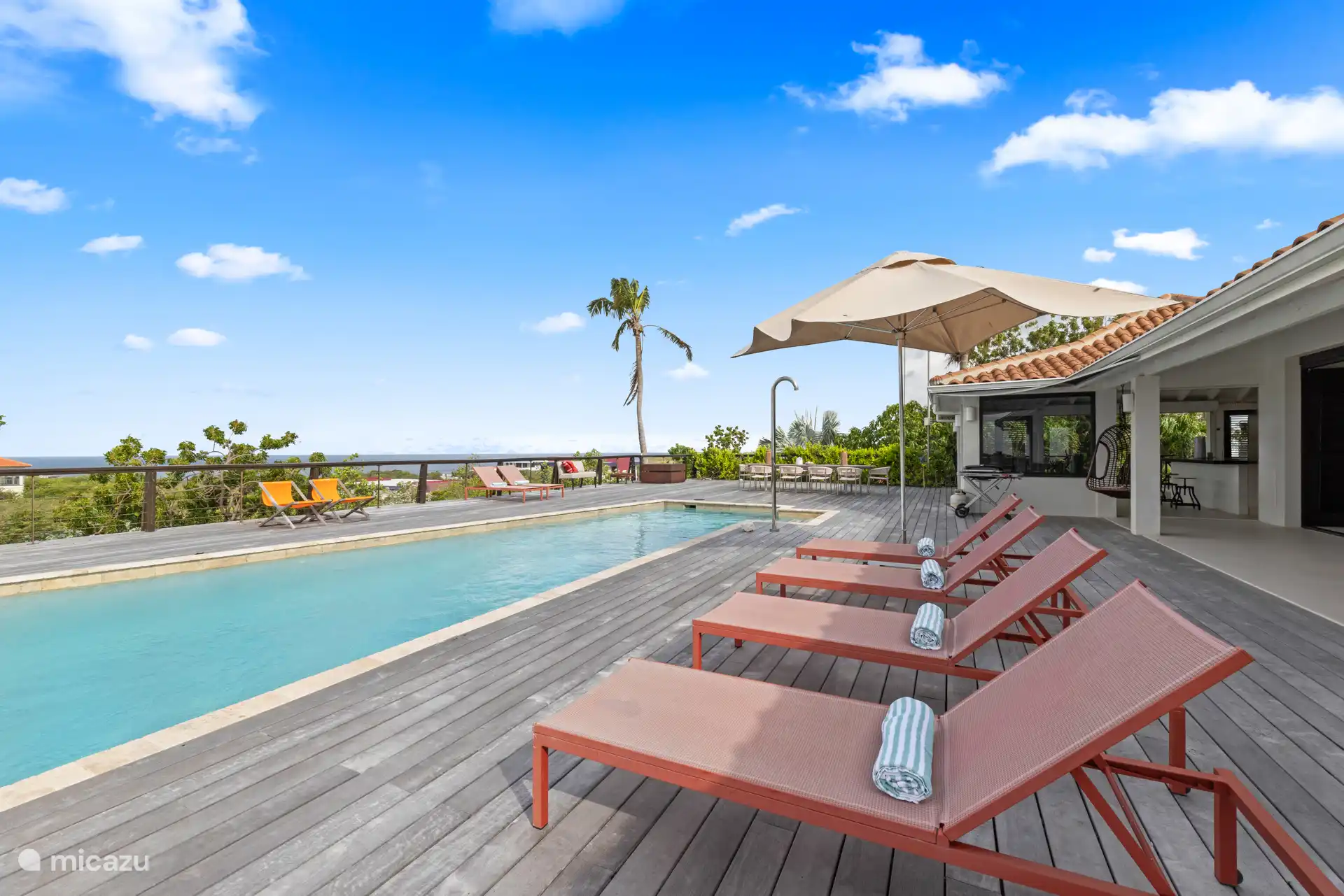 Die Villa Gran Vista befindet sich auf dem Villa Park Coral Estate, einem wunderschönen Resort auf Banda Abou.