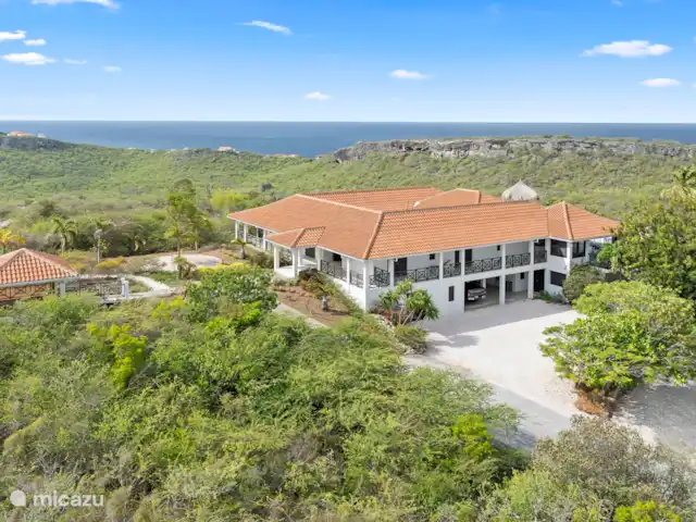 Villa Gran Vista | Curaçao, Banda Abou (ouest), Coral Estate, Rif St.Marie - villa Autour des porches et de la terrasse, vous regardez de tous côtés la mer bleu azur.