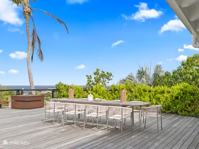 Villa Gran Vista | Curaçao, Banda Abou (ouest), Coral Estate, Rif St.Marie - villa Dîner en plein air avec le soleil couchant en toile de fond.