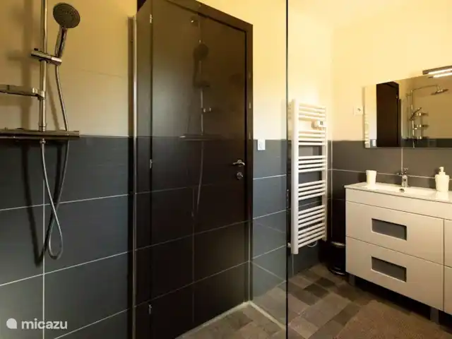 Aurélia Sarlat | France, Dordogne, Sarlat-la-Canéda - maison de vacances salle de bains